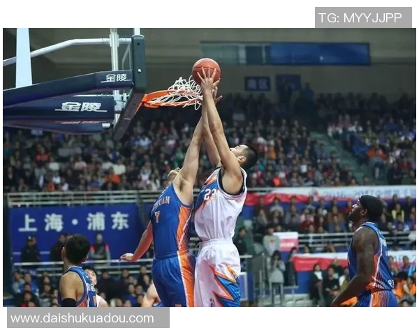 上海篮球队强势领跑冠军赛积分榜积72分展现夺冠实力 上海篮球队强势领跑冠军赛积分榜积72分展现夺冠实力