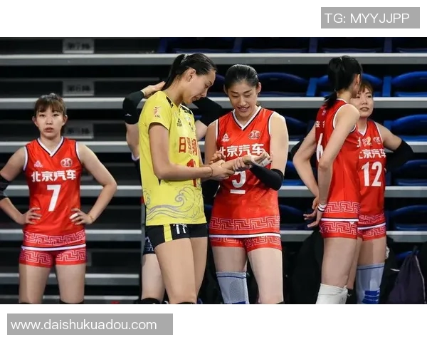 上海足球队强势领跑联赛积分榜82分领先对手展现夺冠实力 上海足球队强势领跑联赛积分榜82分领先对手展现夺冠实力